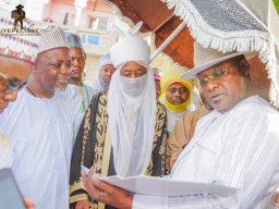 VISITE DU ROI DE KANO NIGERIA AU PRESIDENT BAYE CISS DURANT LES TRAVAUX DE CONSTRUCTION DE L'ESPLANADE DE MEDINA BAYE